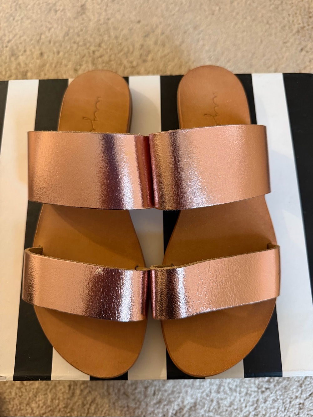 NWT Metallic Rose Gold Sandals by Urge, Size 8